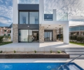 ESPMI/AH/002/36/60D6/00000, Mallorca, costa norte, se vende villa de obra nueva amueblada con piscina y jardín 